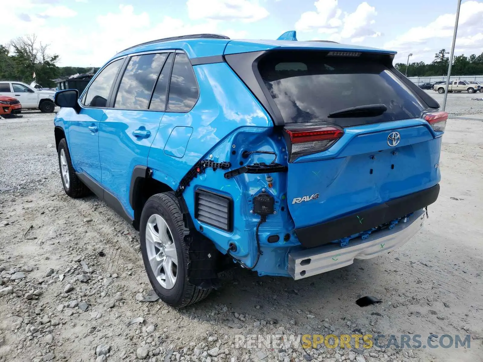 3 Photograph of a damaged car 2T3W1RFVXLW058521 TOYOTA RAV4 2020