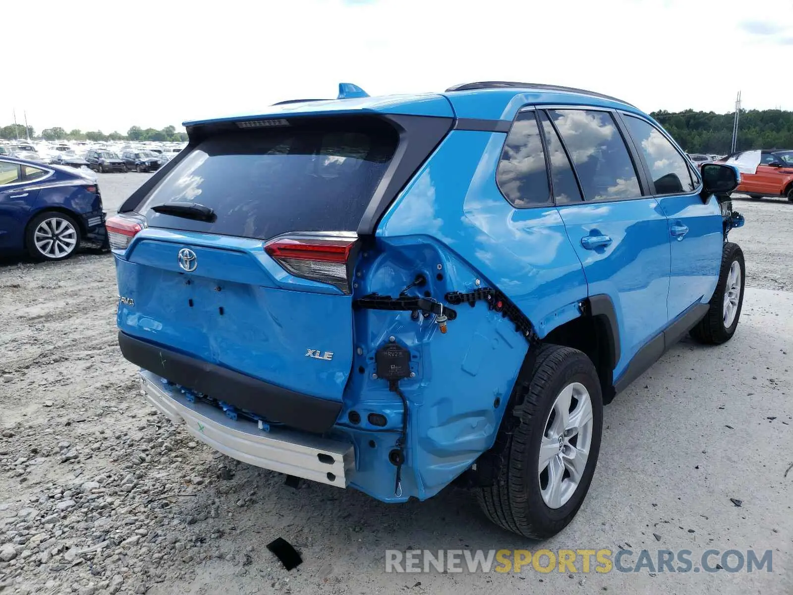 4 Photograph of a damaged car 2T3W1RFVXLW058521 TOYOTA RAV4 2020