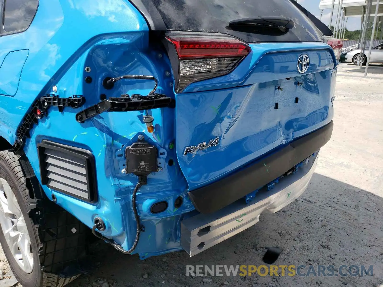9 Photograph of a damaged car 2T3W1RFVXLW058521 TOYOTA RAV4 2020