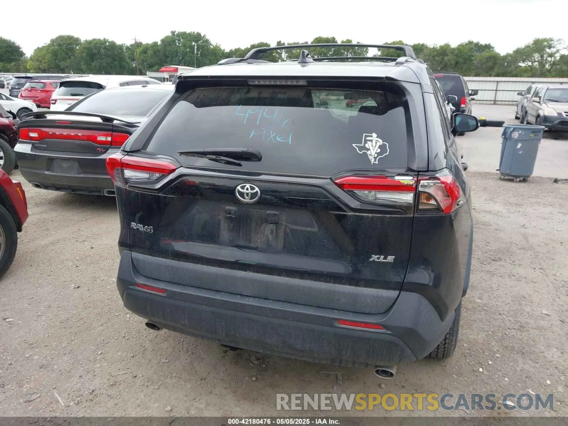 16 Photograph of a damaged car 2T3W1RFVXLW075433 TOYOTA RAV4 2020