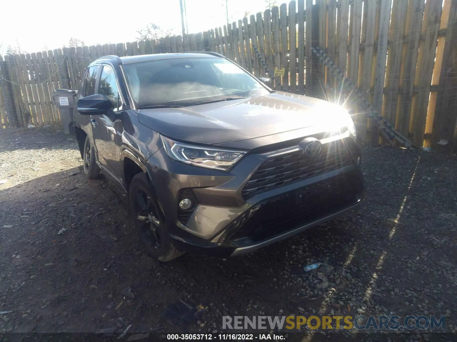 1 Photograph of a damaged car 4T3EWRFV1LU006725 TOYOTA RAV4 2020