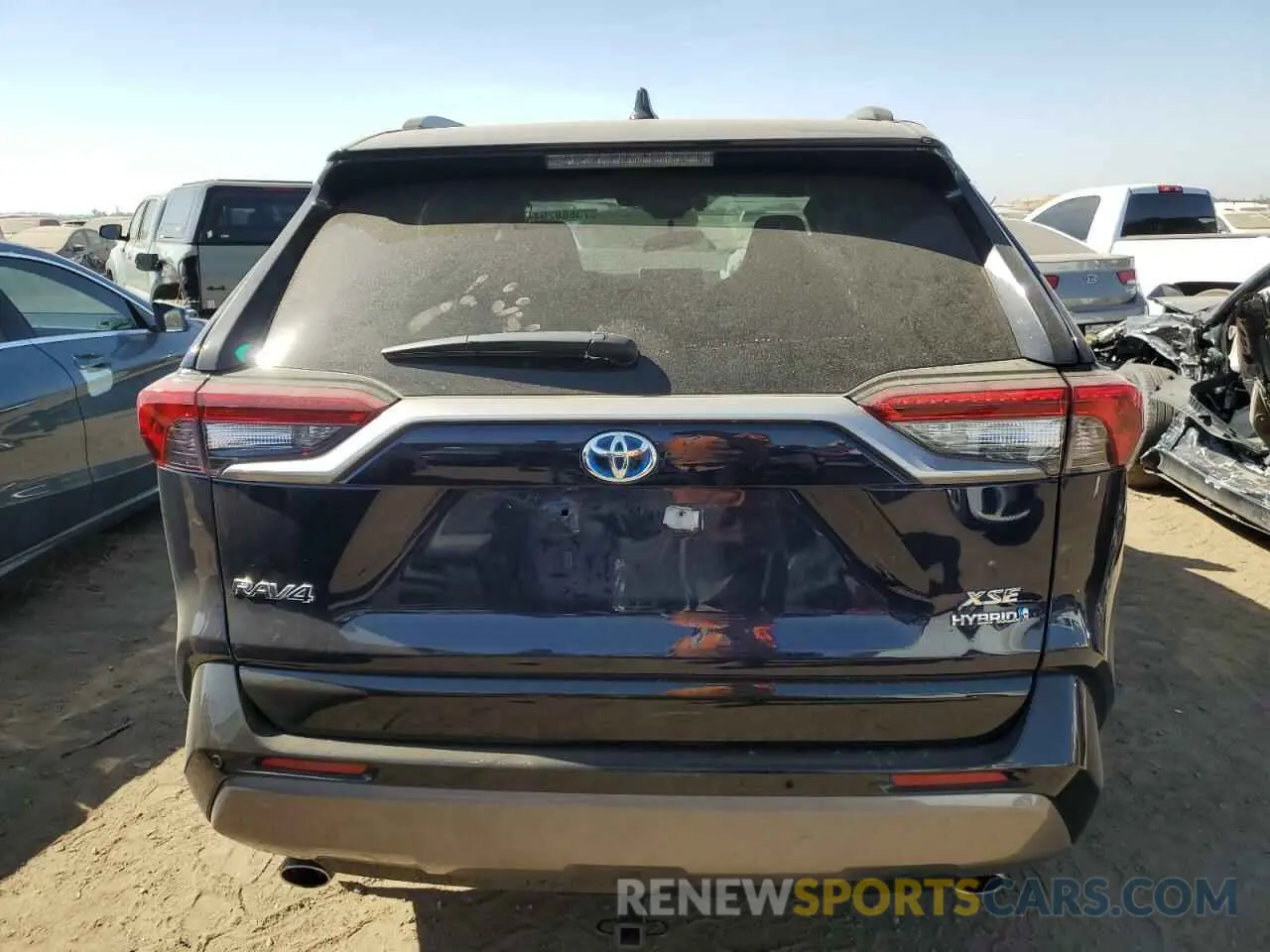6 Photograph of a damaged car 4T3EWRFV4LU005861 TOYOTA RAV4 2020