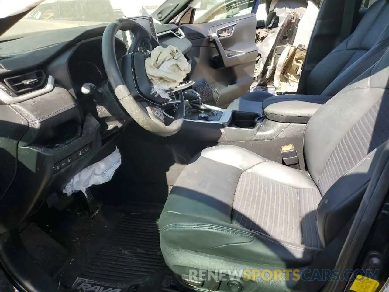 7 Photograph of a damaged car 4T3EWRFV4LU005861 TOYOTA RAV4 2020