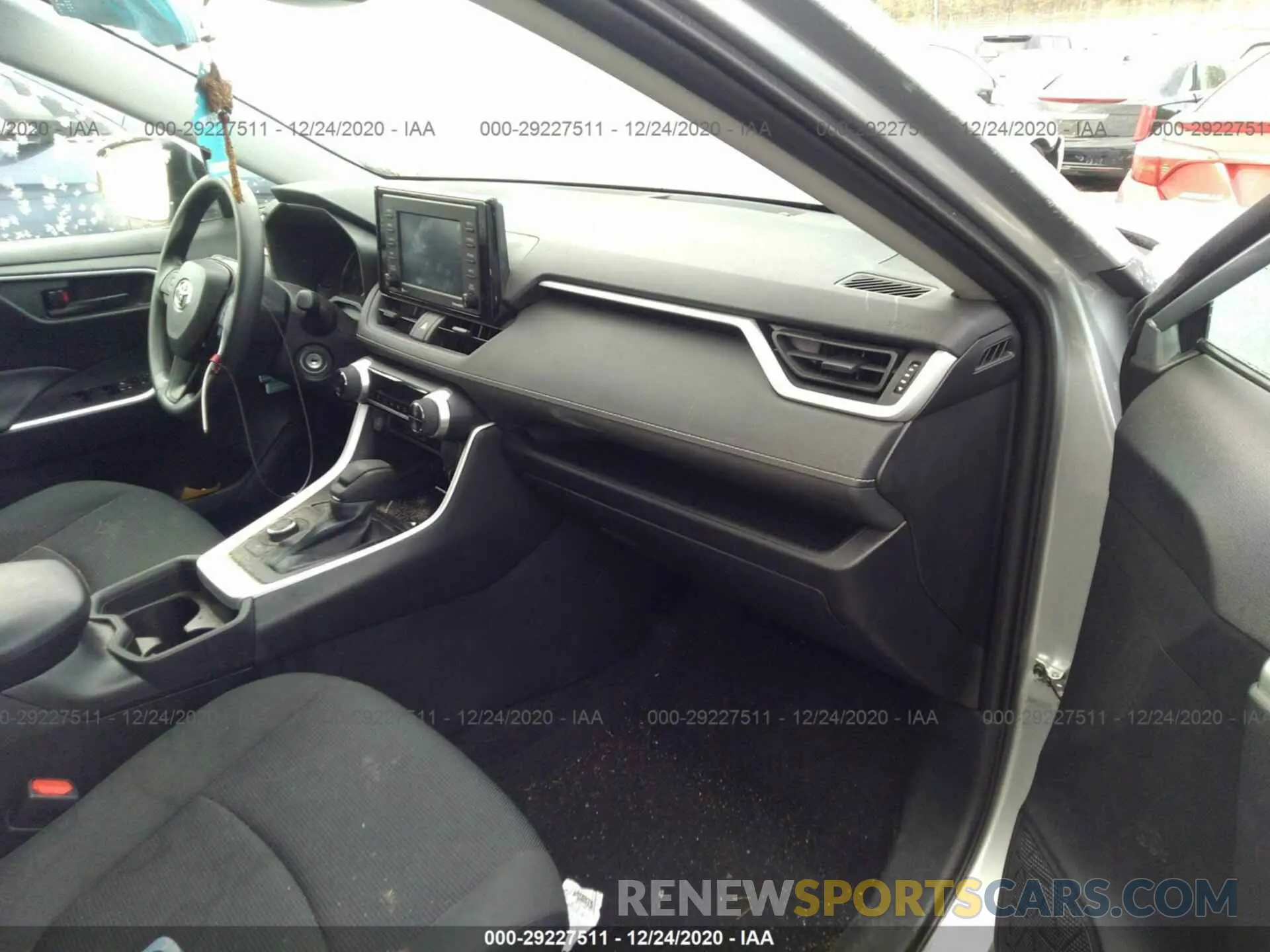 5 Photograph of a damaged car 4T3MWRFV7LU009978 TOYOTA RAV4 2020