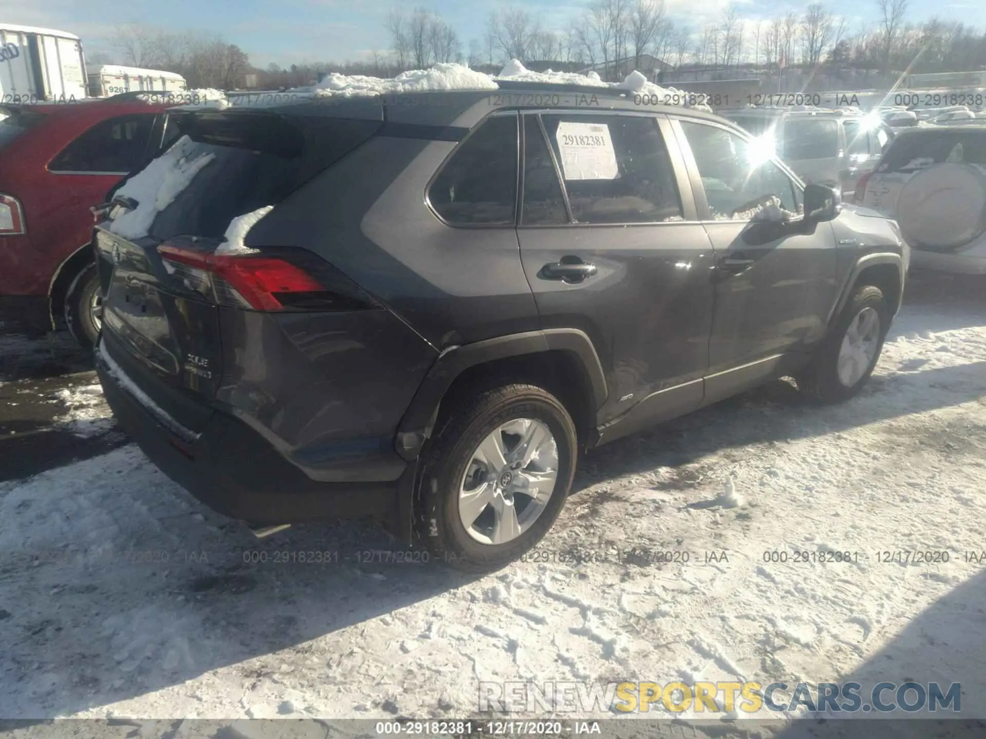 4 Photograph of a damaged car 4T3R6RFV2LU004774 TOYOTA RAV4 2020