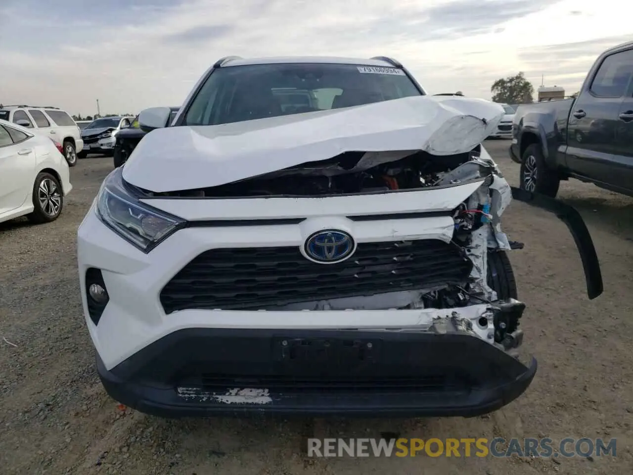5 Photograph of a damaged car 4T3R6RFV5LU002615 TOYOTA RAV4 2020