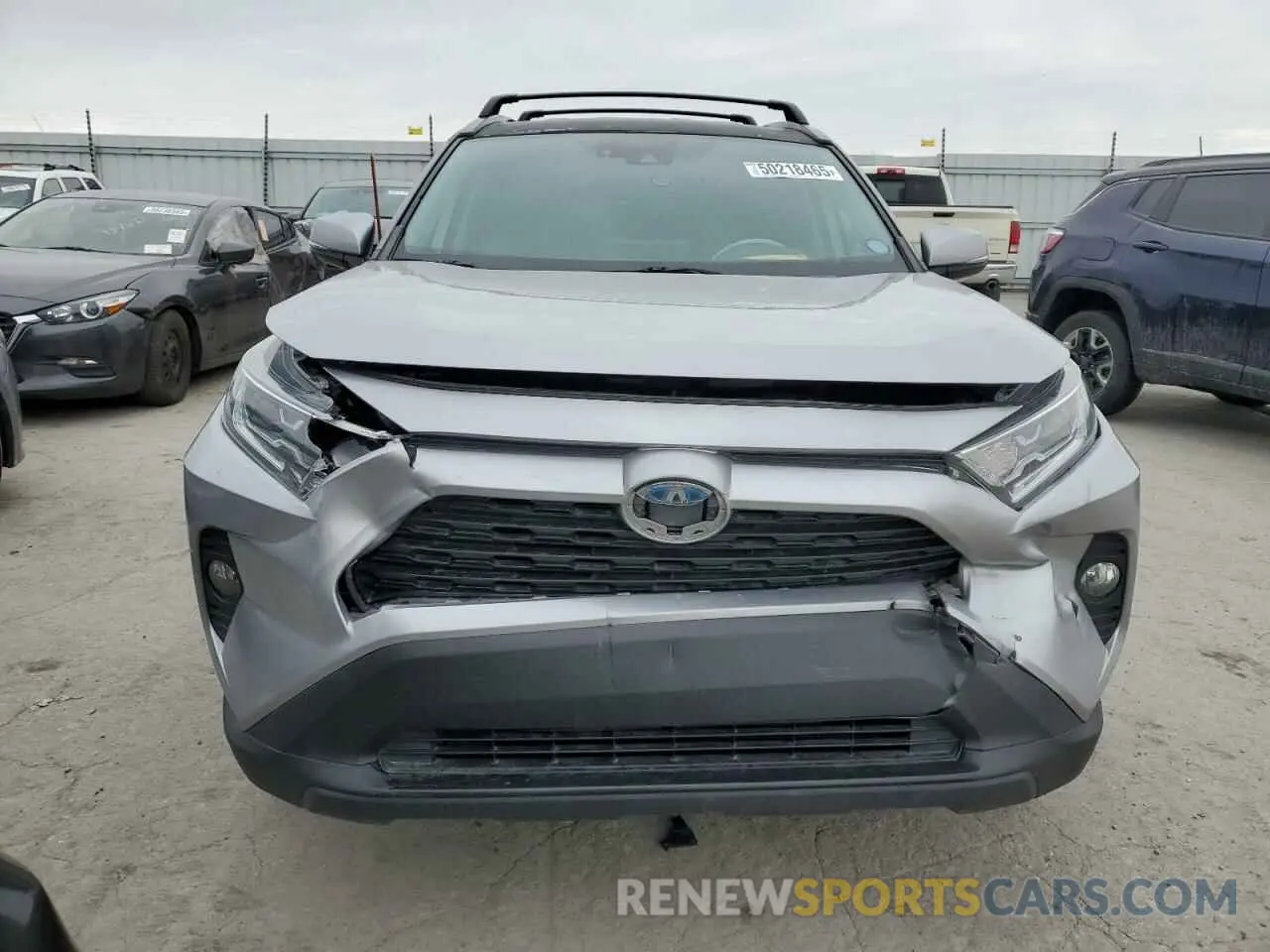 5 Photograph of a damaged car 4T3R6RFV9LU003783 TOYOTA RAV4 2020