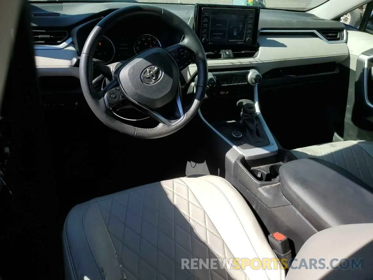 8 Фотография поврежденного автомобиля 4T3R6RFVXLU005199 TOYOTA RAV4 2020