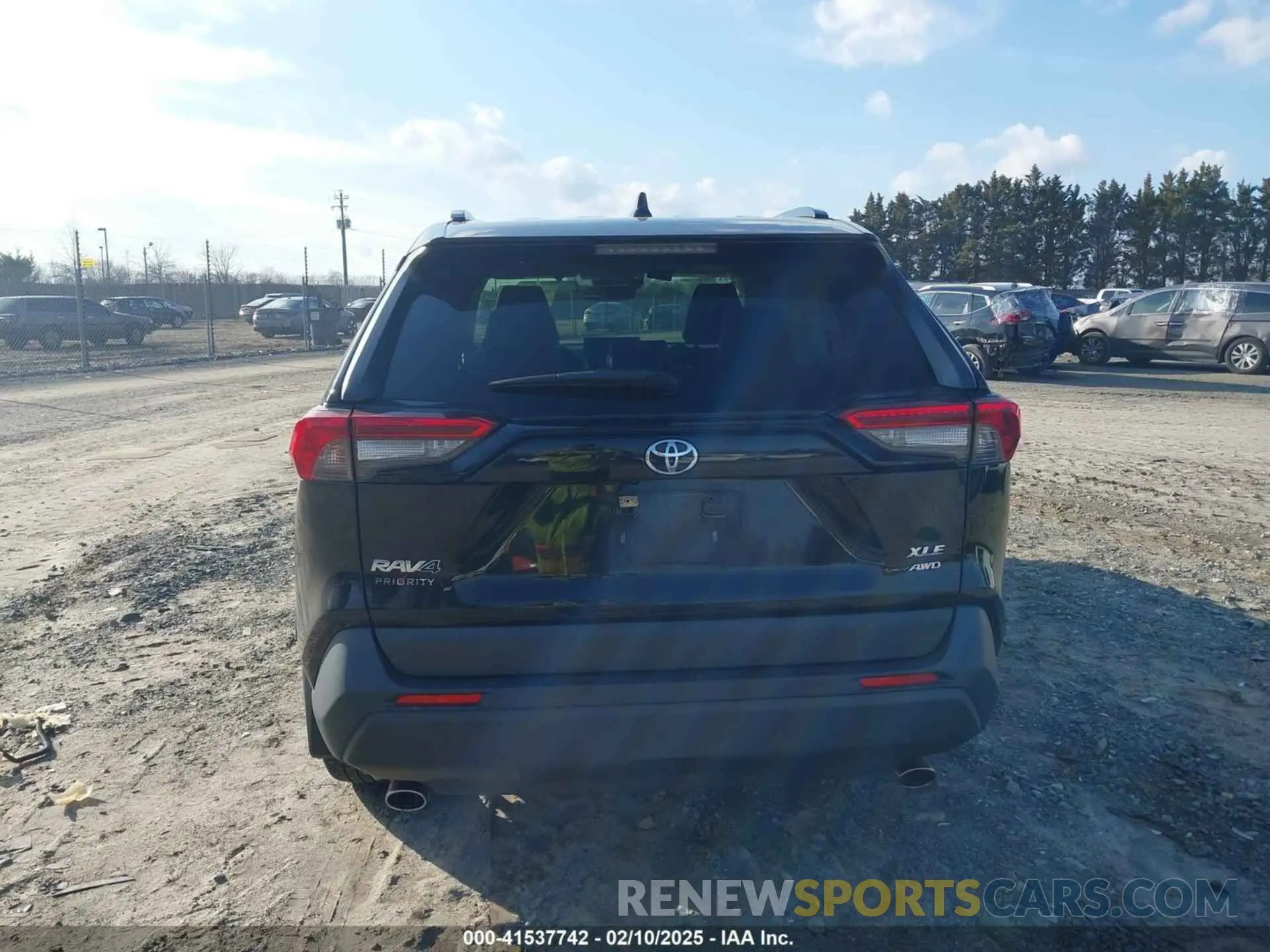 16 Photograph of a damaged car JTMA1RFV1LJ027344 TOYOTA RAV4 2020