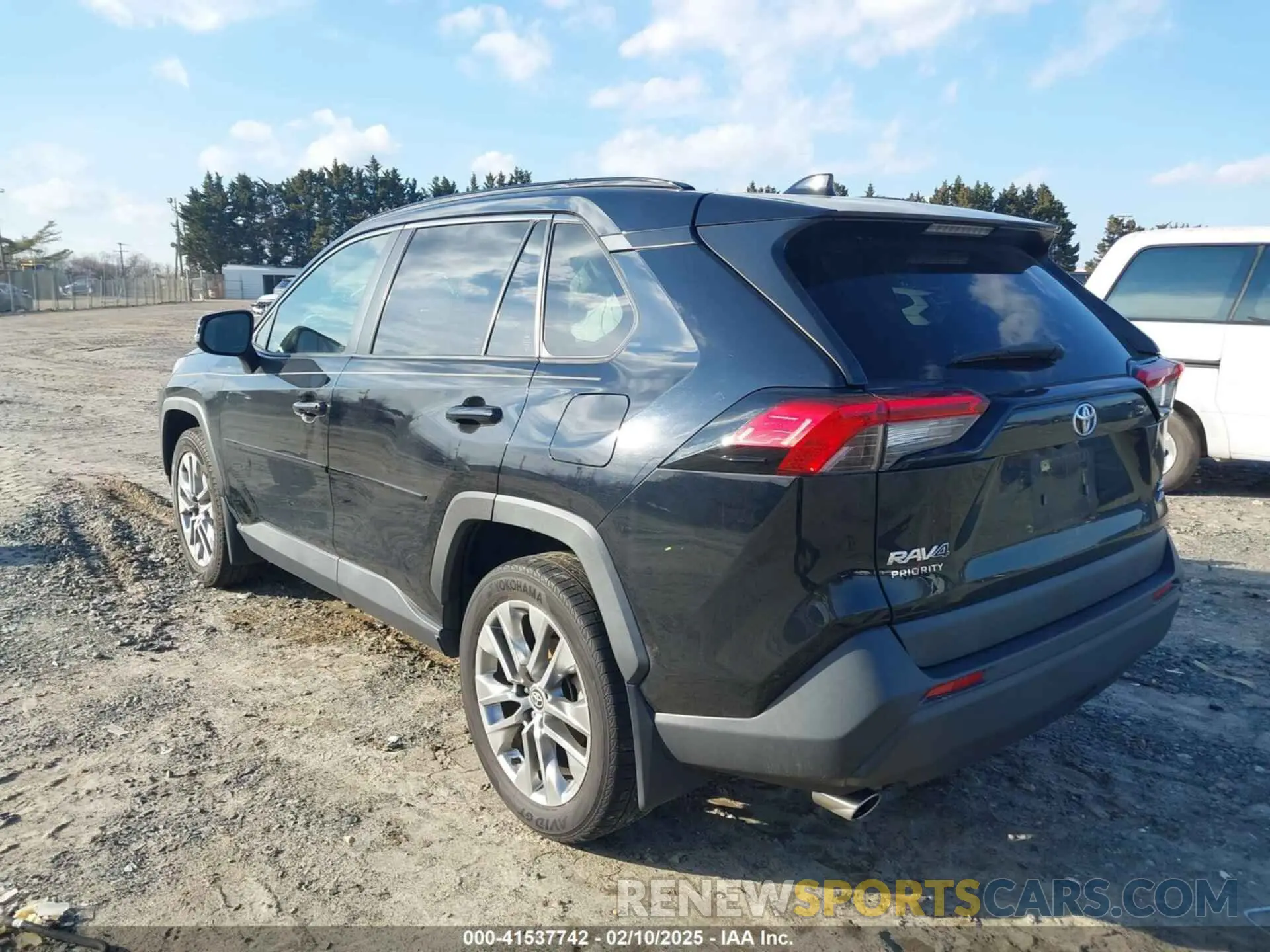 3 Photograph of a damaged car JTMA1RFV1LJ027344 TOYOTA RAV4 2020