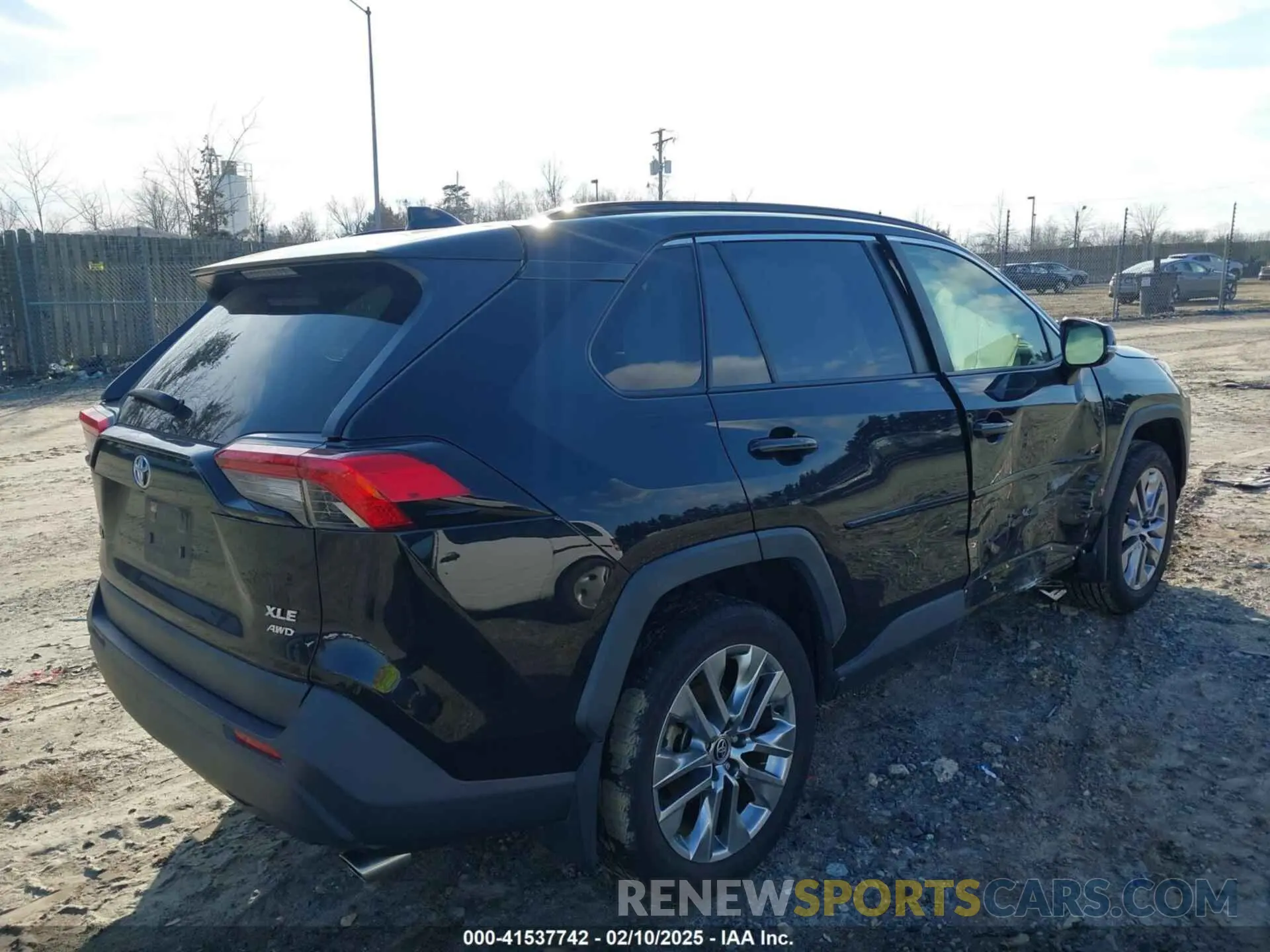 4 Photograph of a damaged car JTMA1RFV1LJ027344 TOYOTA RAV4 2020