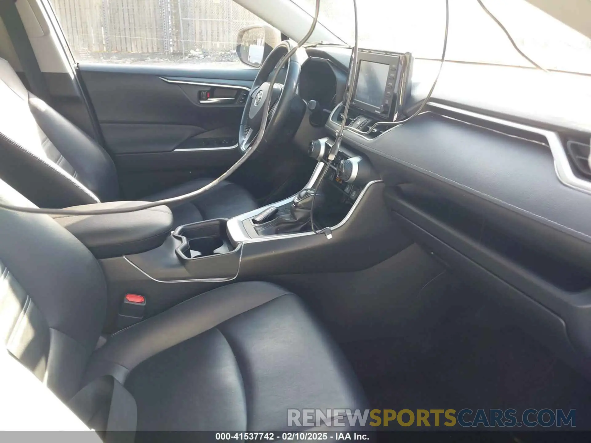5 Photograph of a damaged car JTMA1RFV1LJ027344 TOYOTA RAV4 2020