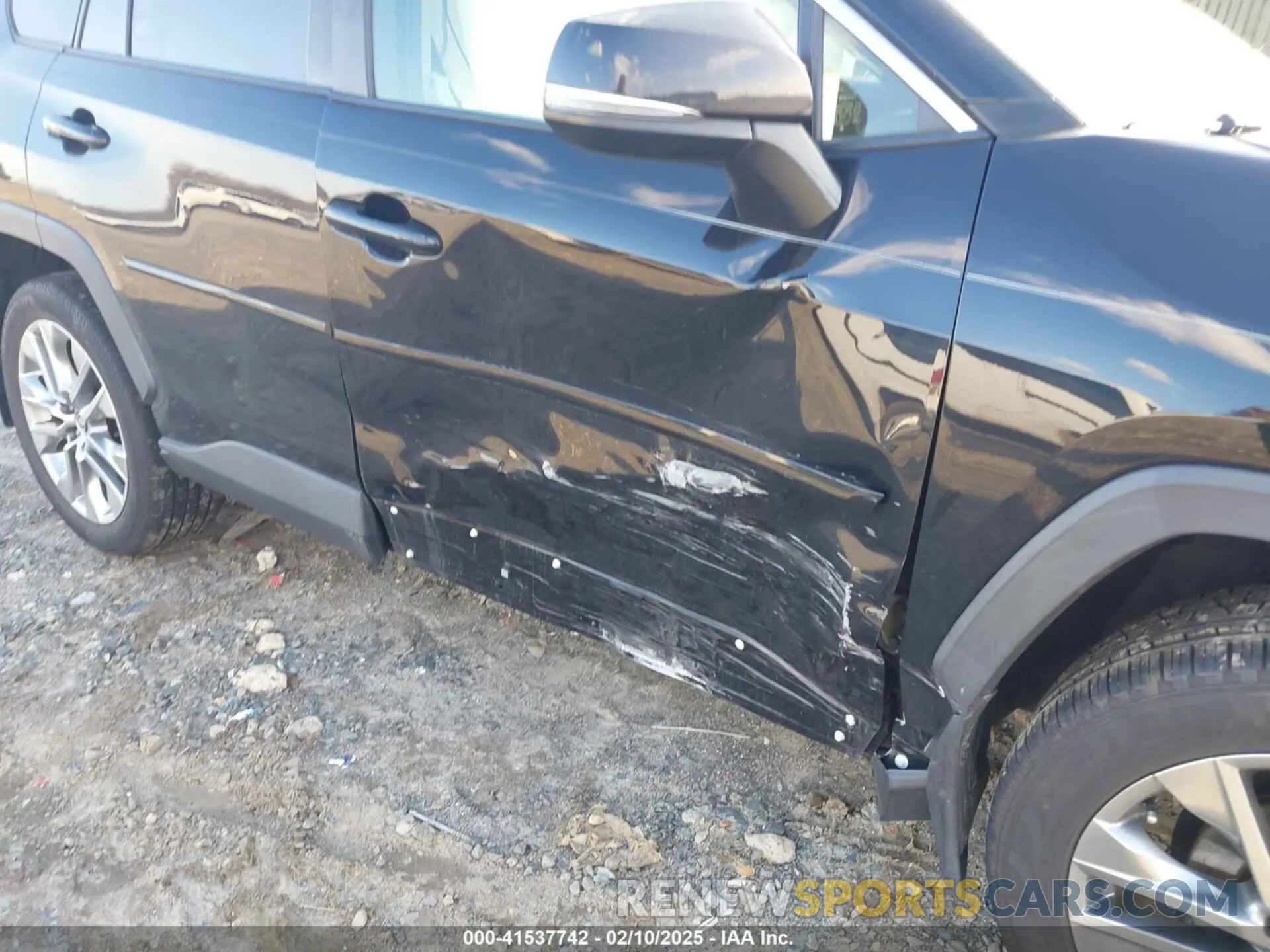 6 Photograph of a damaged car JTMA1RFV1LJ027344 TOYOTA RAV4 2020