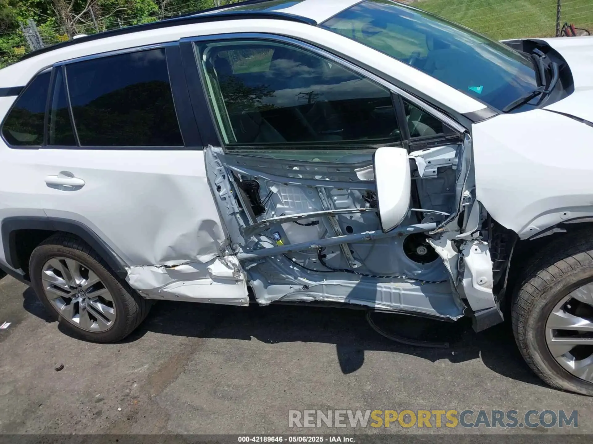 13 Photograph of a damaged car JTMA1RFV3LD055015 TOYOTA RAV4 2020