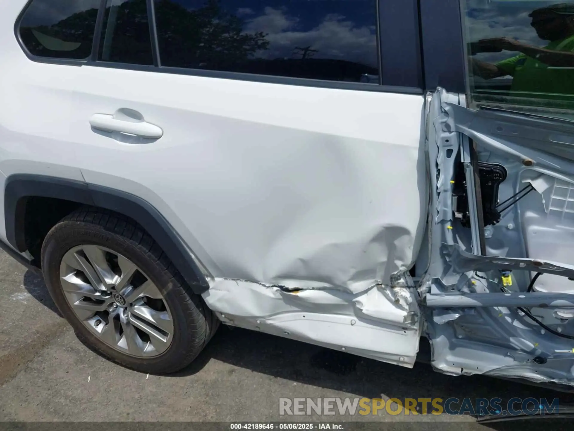 18 Photograph of a damaged car JTMA1RFV3LD055015 TOYOTA RAV4 2020