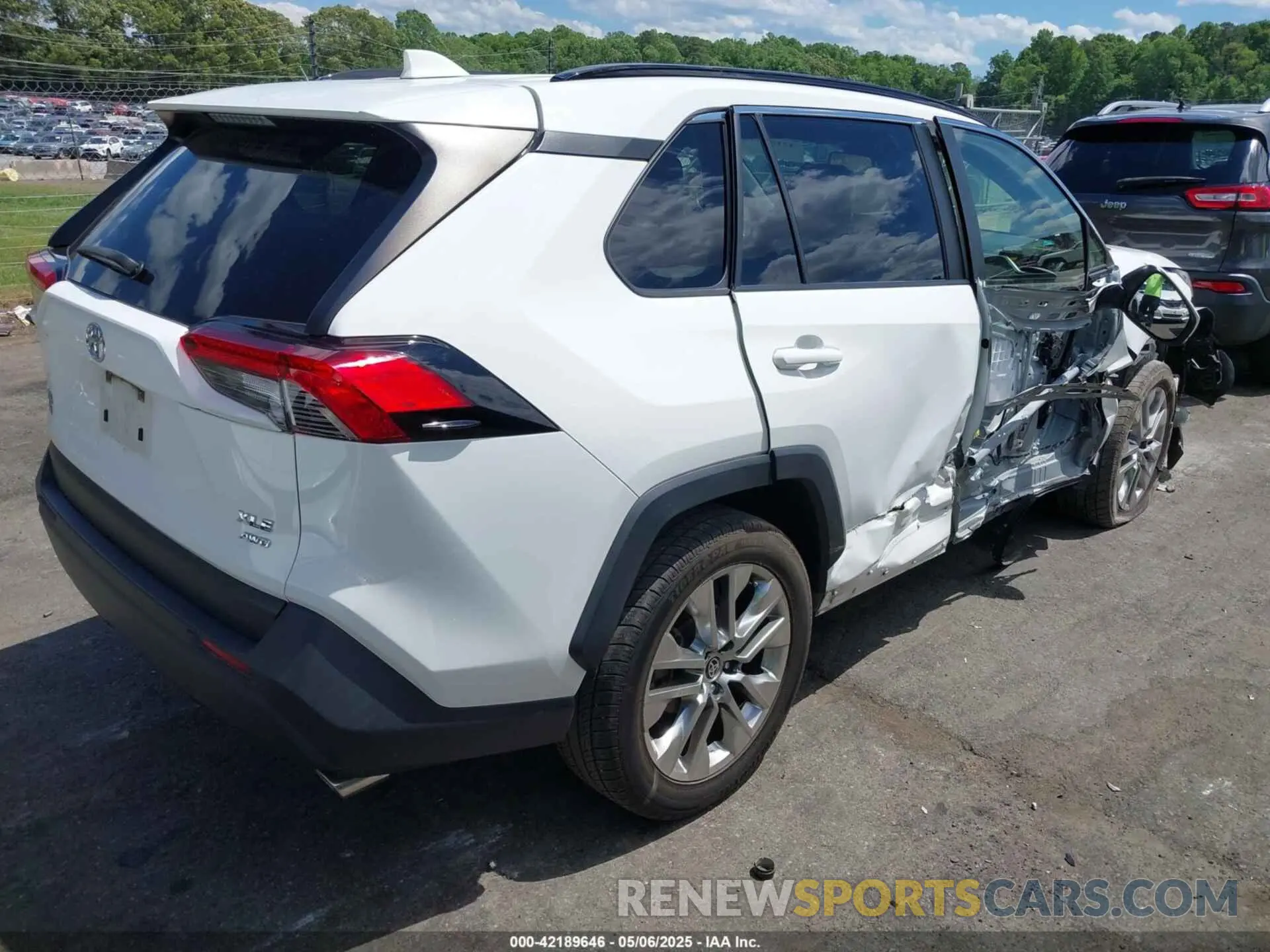 4 Photograph of a damaged car JTMA1RFV3LD055015 TOYOTA RAV4 2020