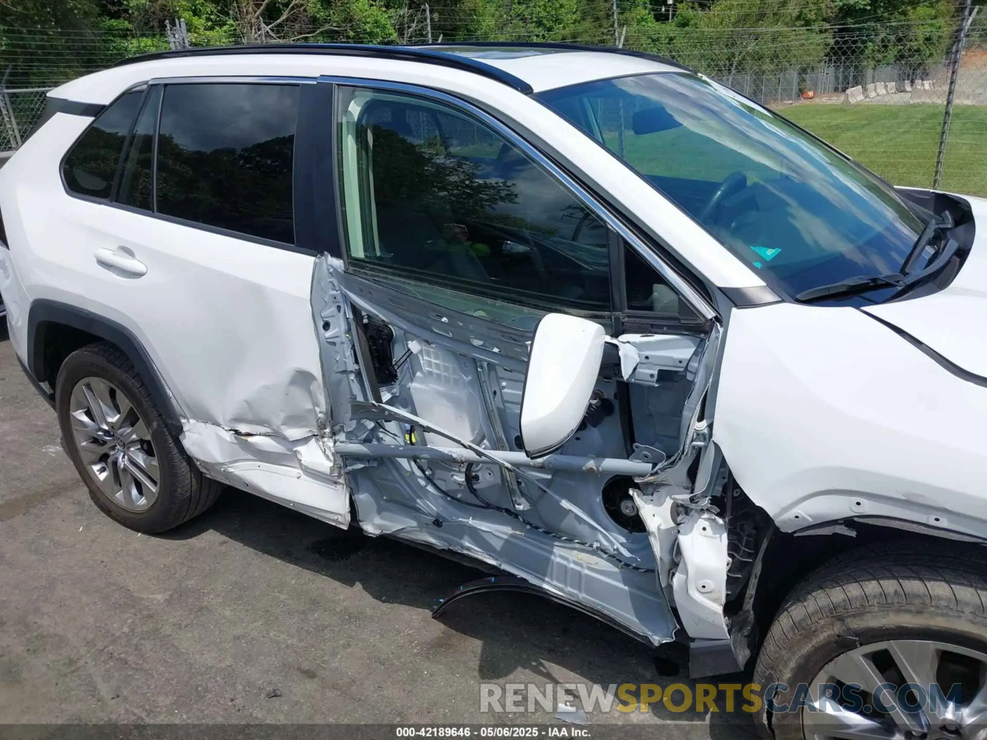 6 Photograph of a damaged car JTMA1RFV3LD055015 TOYOTA RAV4 2020