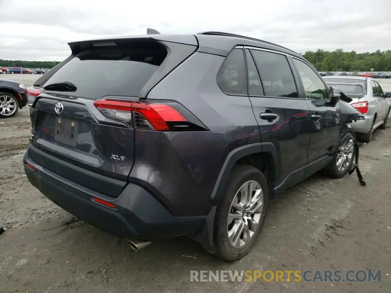 4 Photograph of a damaged car JTMC1RFV0LD044417 TOYOTA RAV4 2020