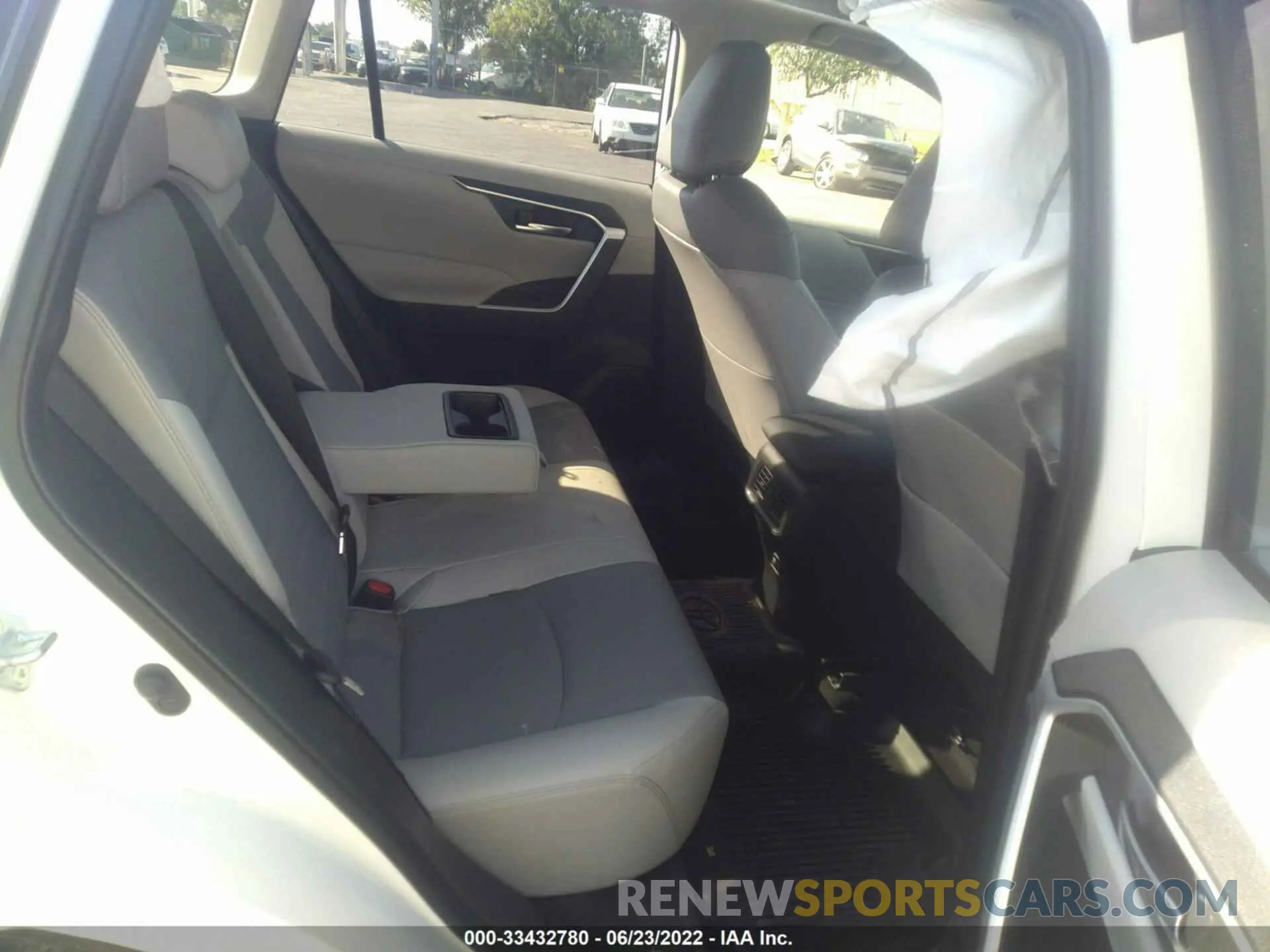 8 Photograph of a damaged car JTMC1RFV4LD047773 TOYOTA RAV4 2020
