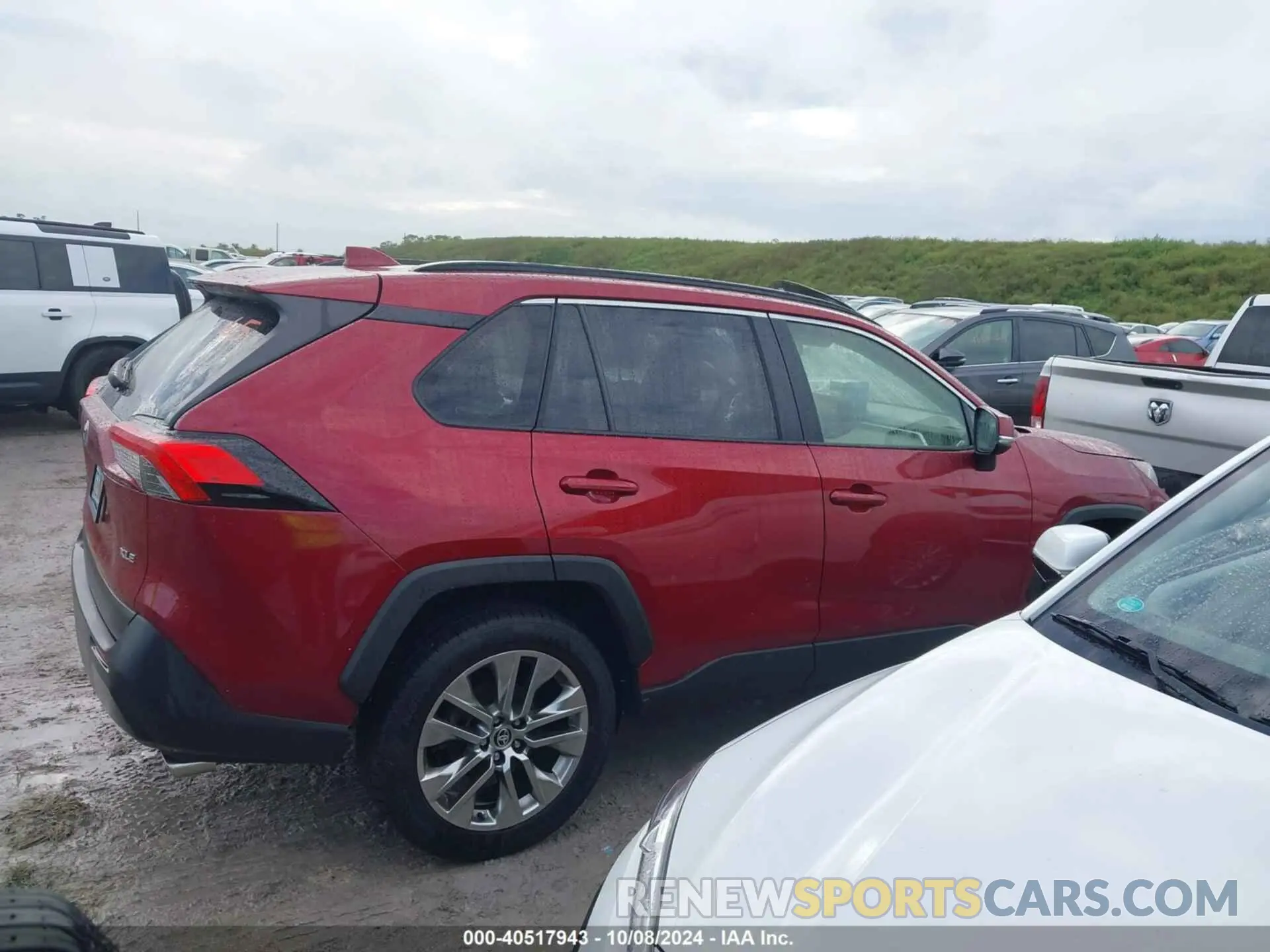 4 Photograph of a damaged car JTMC1RFV6LJ017224 TOYOTA RAV4 2020
