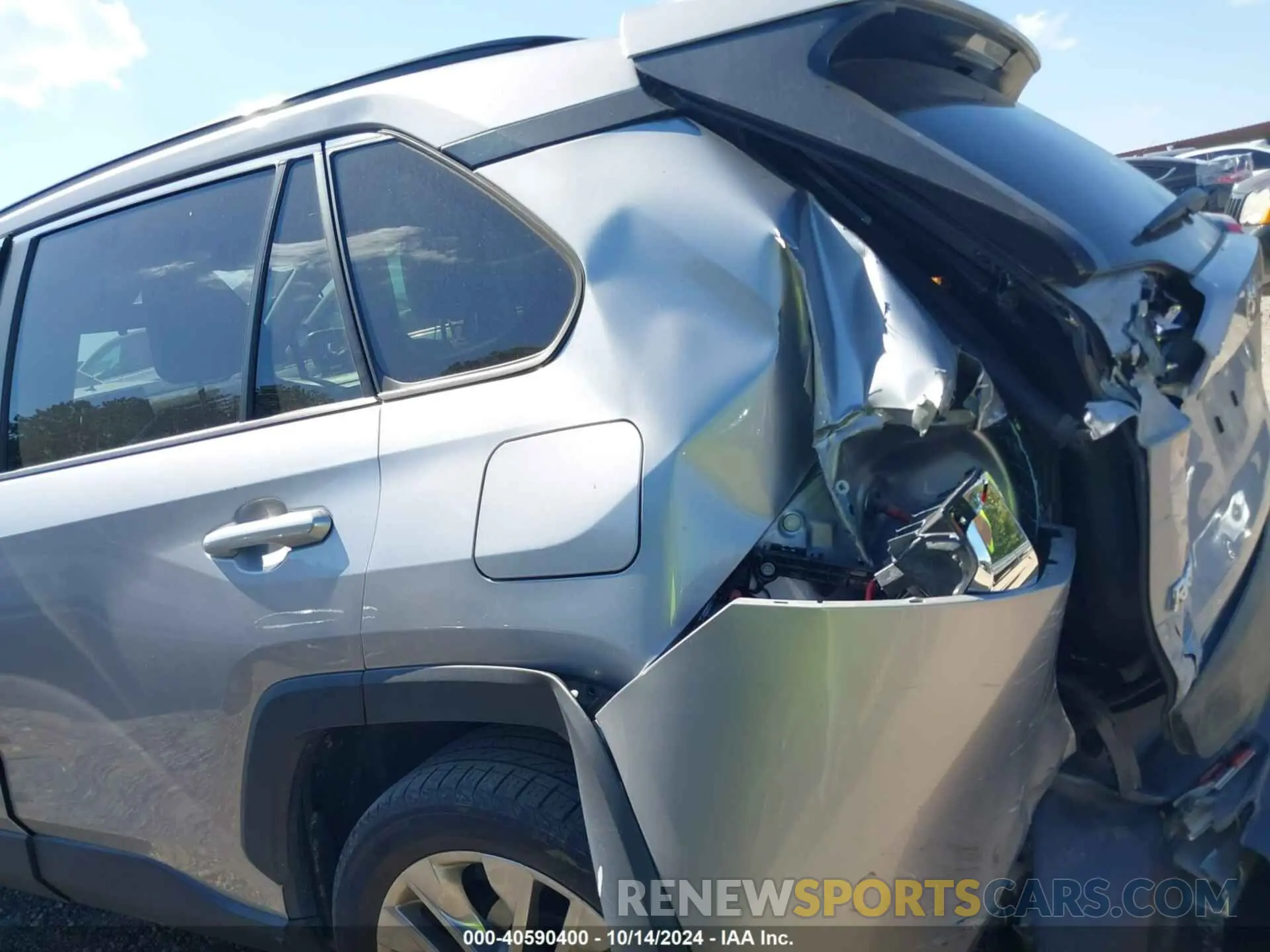18 Photograph of a damaged car JTMC1RFV7LD517603 TOYOTA RAV4 2020