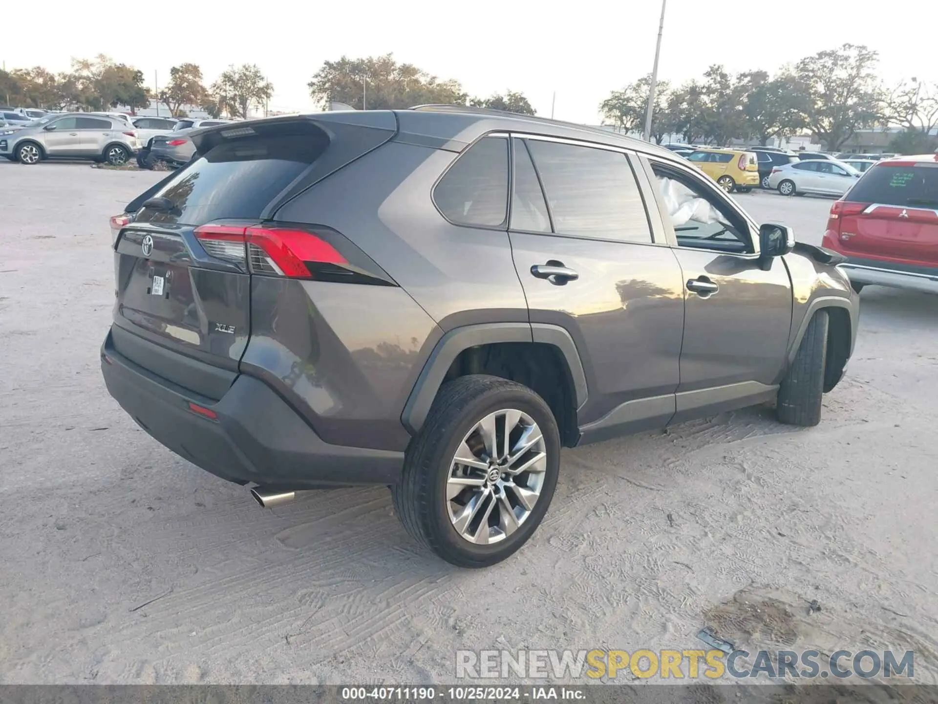 4 Фотография поврежденного автомобиля JTMC1RFV7LJ019063 TOYOTA RAV4 2020