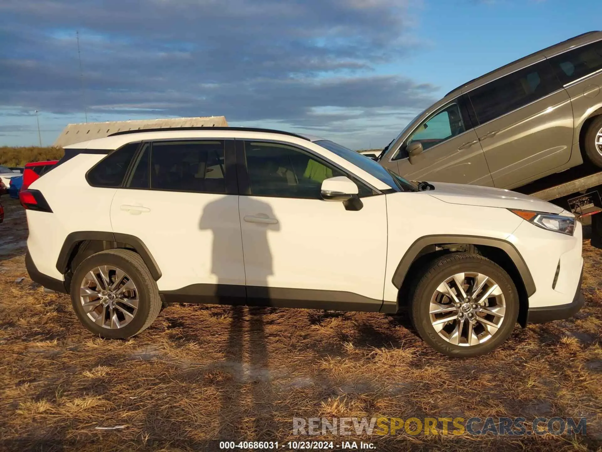 13 Photograph of a damaged car JTMC1RFVXLD517529 TOYOTA RAV4 2020