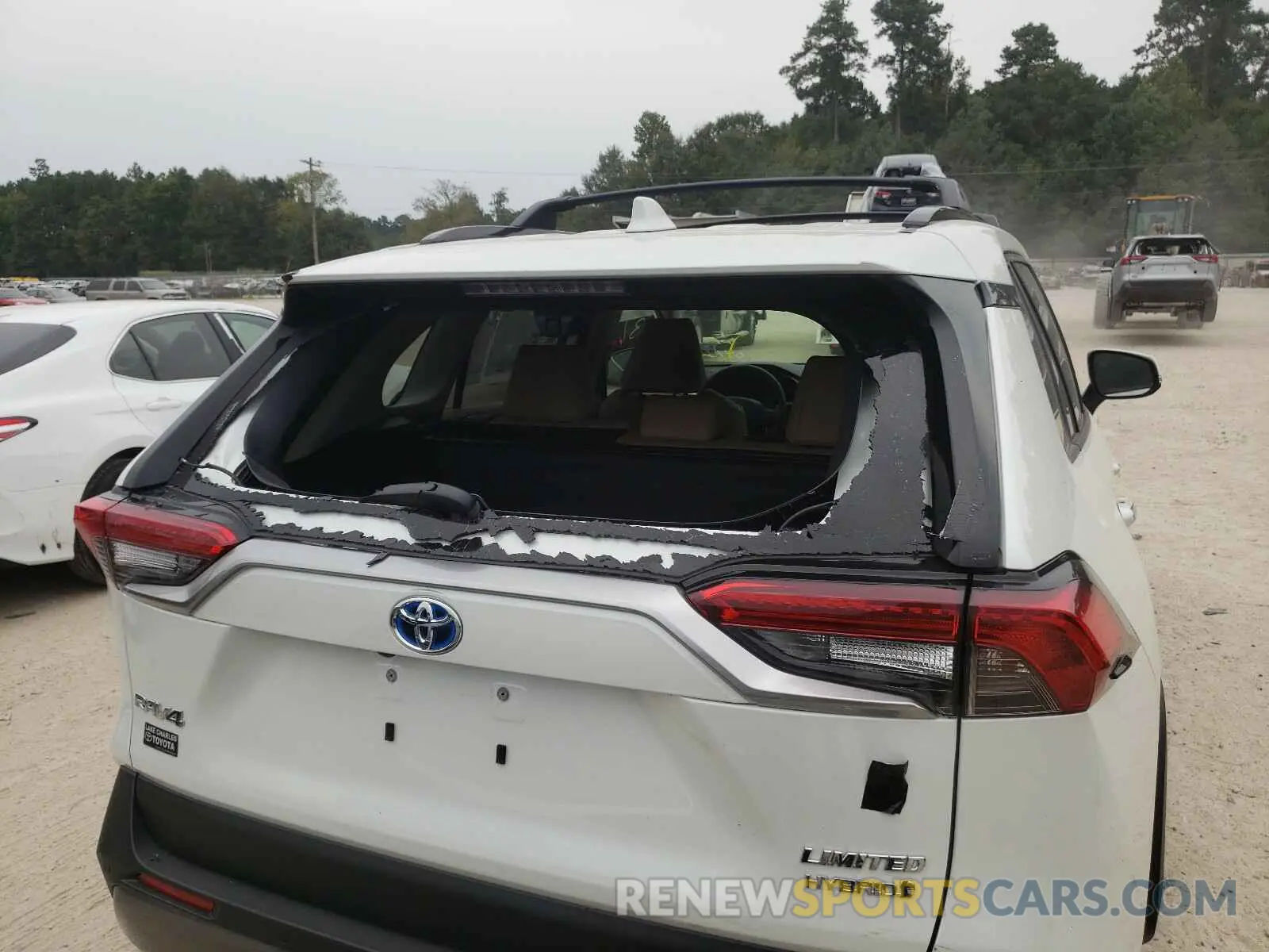 9 Photograph of a damaged car JTMD6RFV1LD501709 TOYOTA RAV4 2020