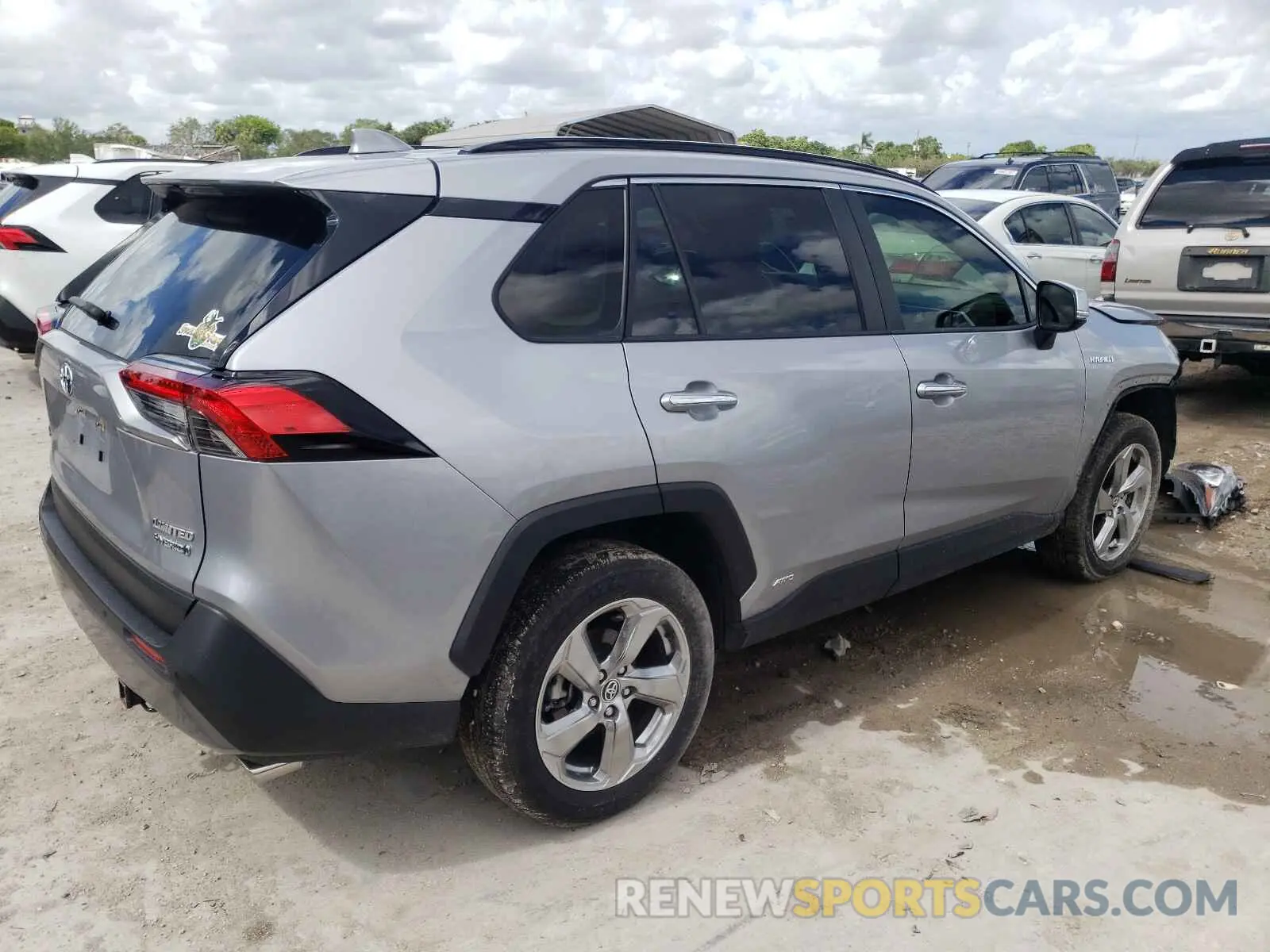 4 Photograph of a damaged car JTMD6RFVXLD002889 TOYOTA RAV4 2020
