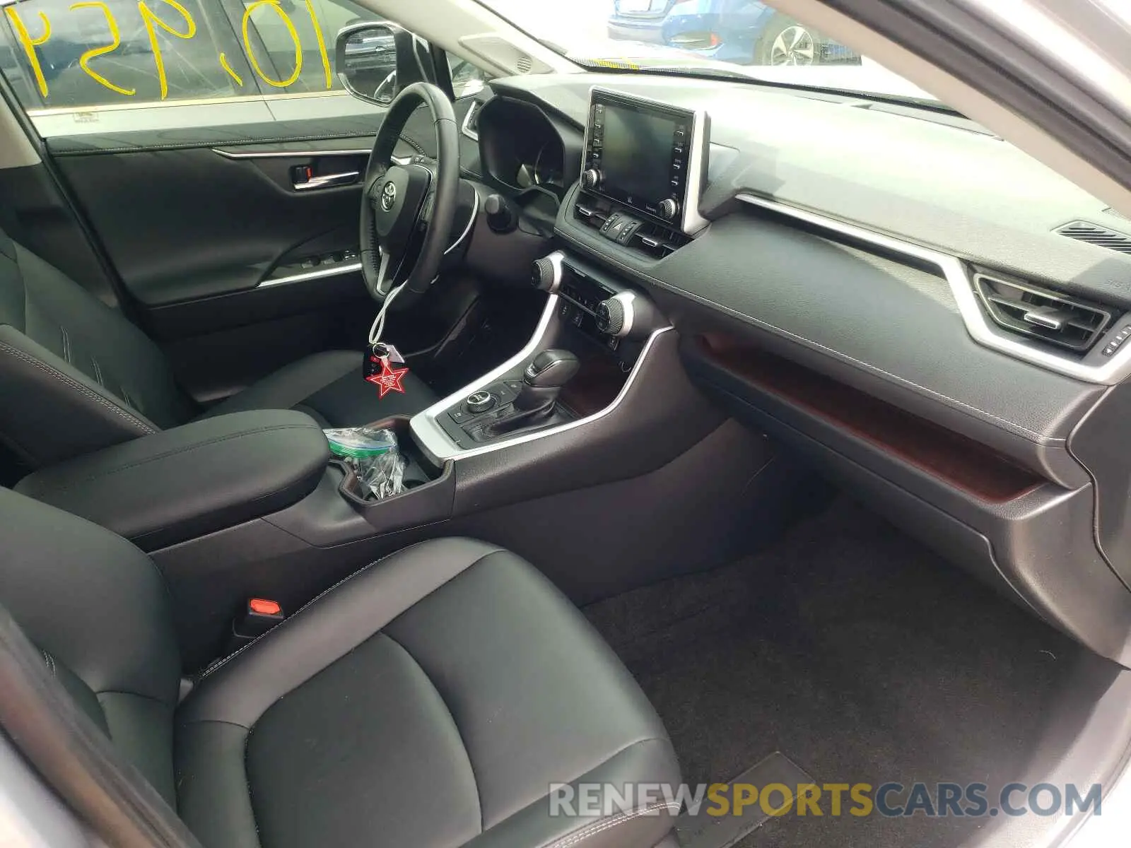 5 Photograph of a damaged car JTMD6RFVXLD002889 TOYOTA RAV4 2020