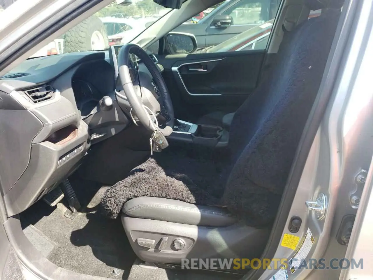 7 Photograph of a damaged car JTMDWRFV0LJ046286 TOYOTA RAV4 2020