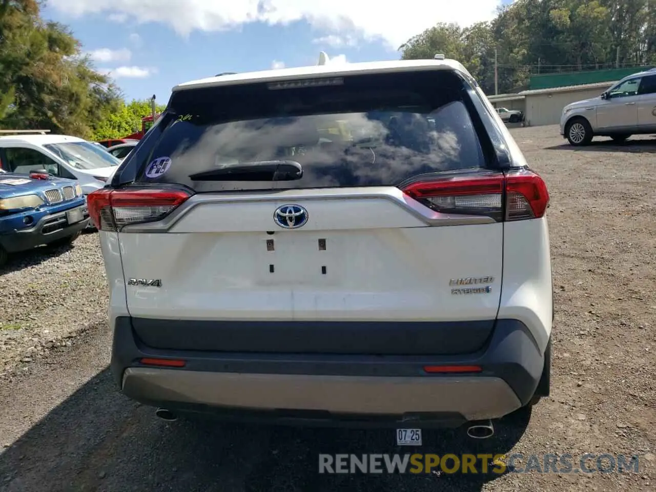 6 Photograph of a damaged car JTMDWRFV3LD526661 TOYOTA RAV4 2020
