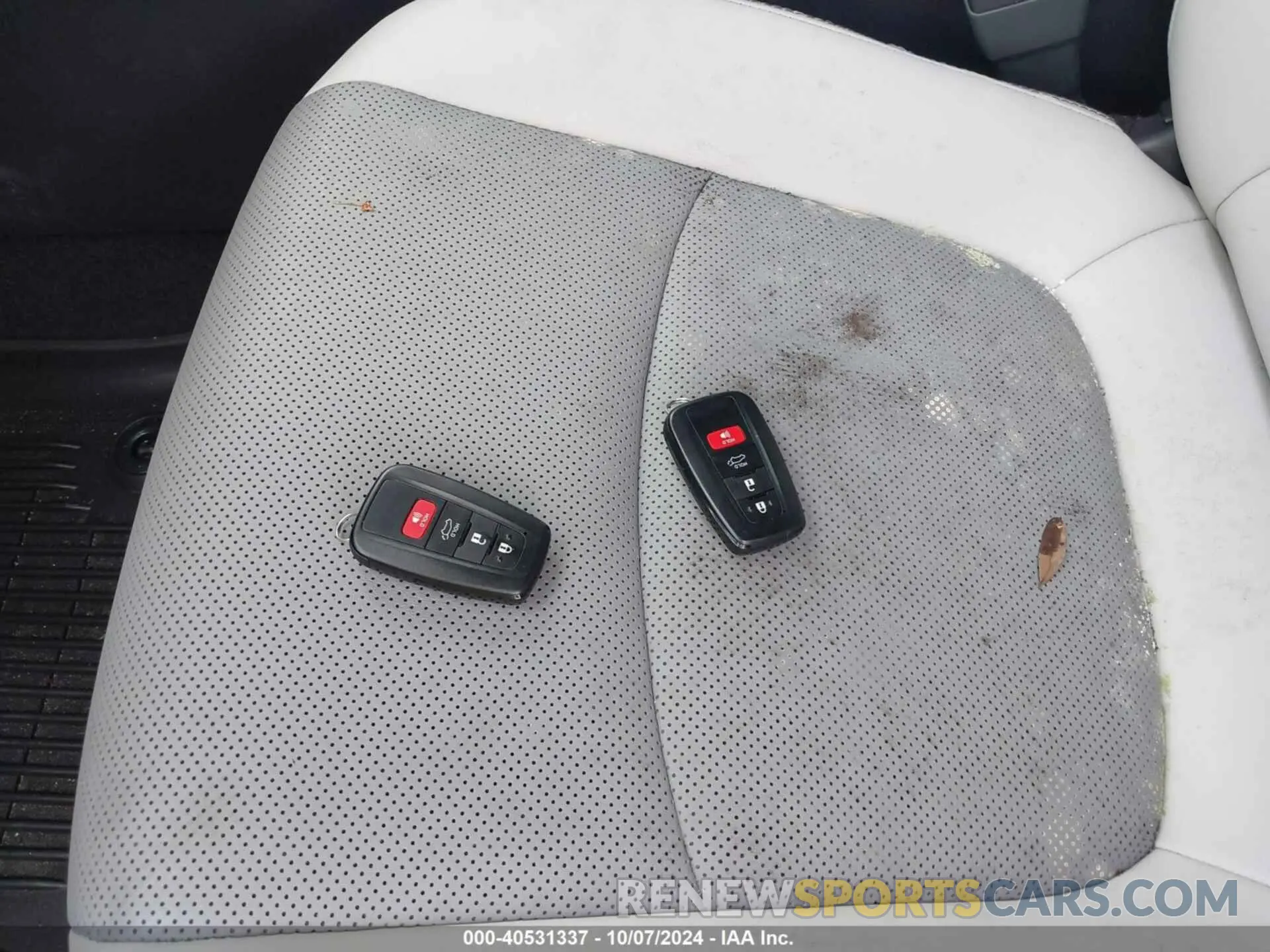 11 Photograph of a damaged car JTMDWRFV4LD550905 TOYOTA RAV4 2020