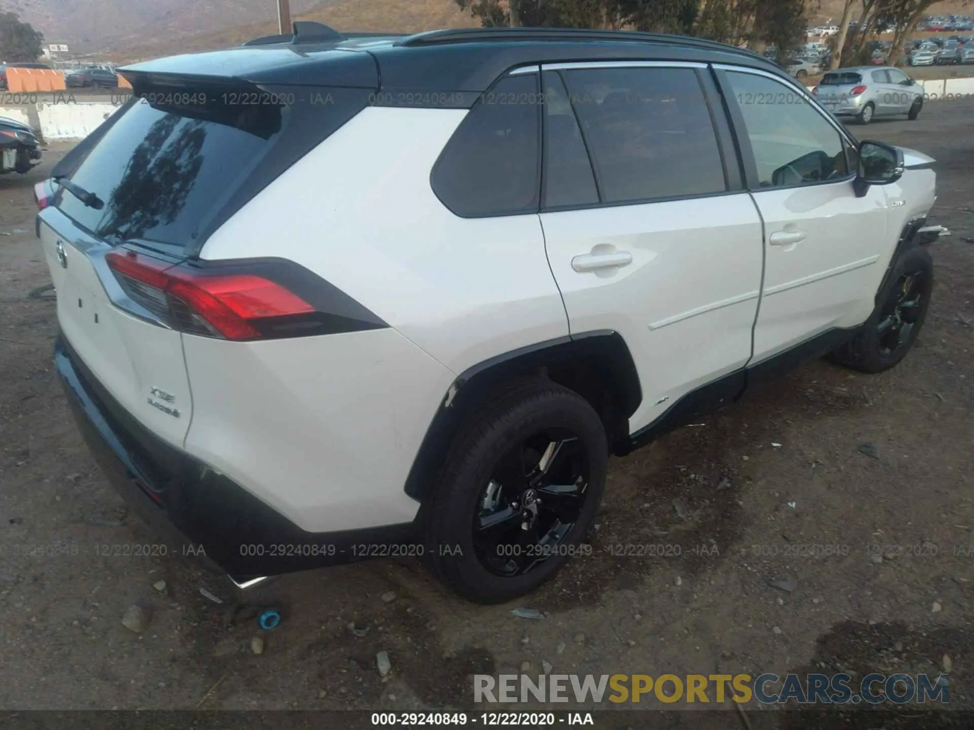 4 Photograph of a damaged car JTME6RFV4LD502583 TOYOTA RAV4 2020
