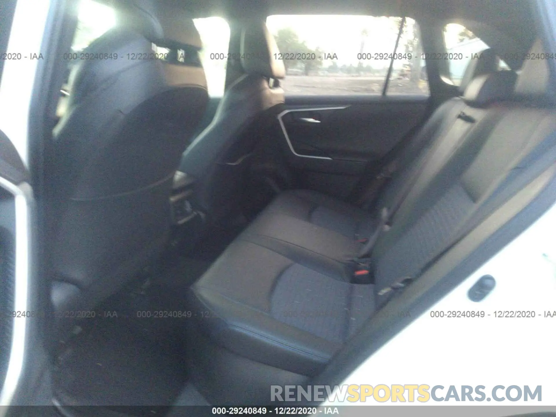 8 Photograph of a damaged car JTME6RFV4LD502583 TOYOTA RAV4 2020