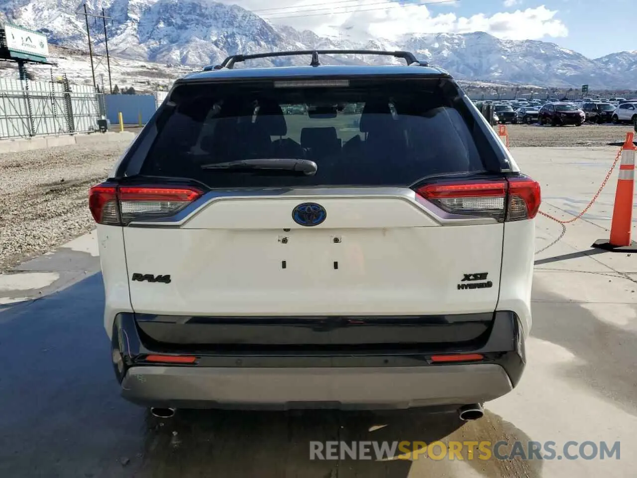 6 Photograph of a damaged car JTMEWRFV1LD538182 TOYOTA RAV4 2020