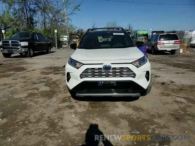 11 Фотография поврежденного автомобиля JTMEWRFV1LD539235 TOYOTA RAV4 2020