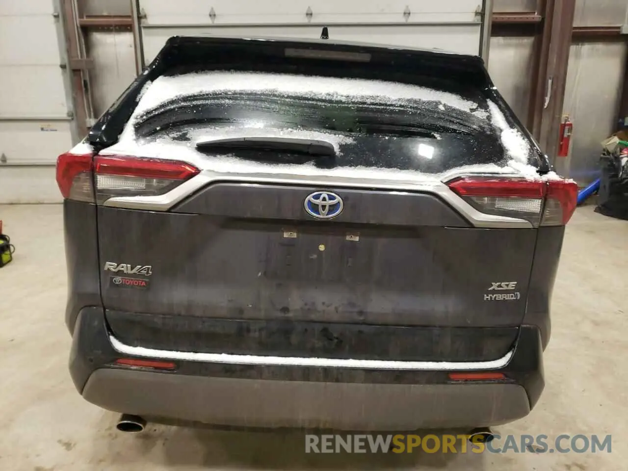 6 Photograph of a damaged car JTMEWRFV4LD545546 TOYOTA RAV4 2020