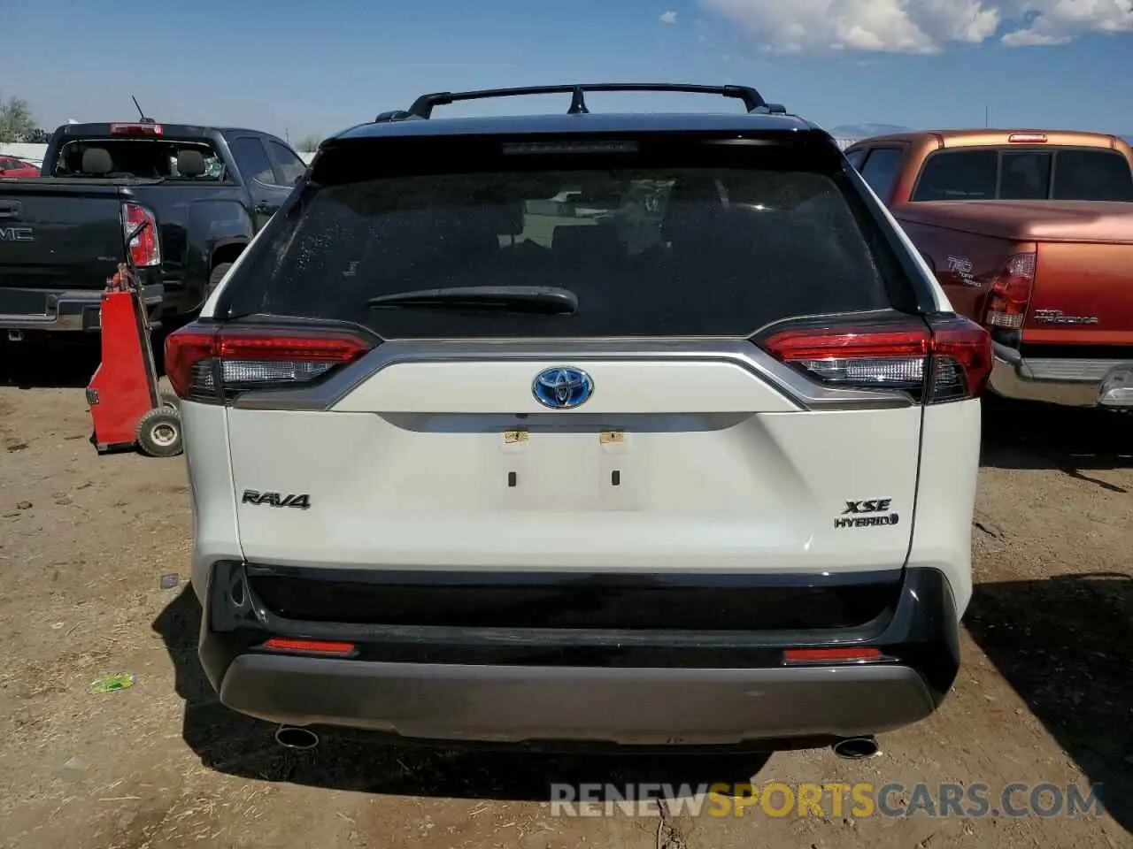 6 Photograph of a damaged car JTMEWRFV4LJ046182 TOYOTA RAV4 2020