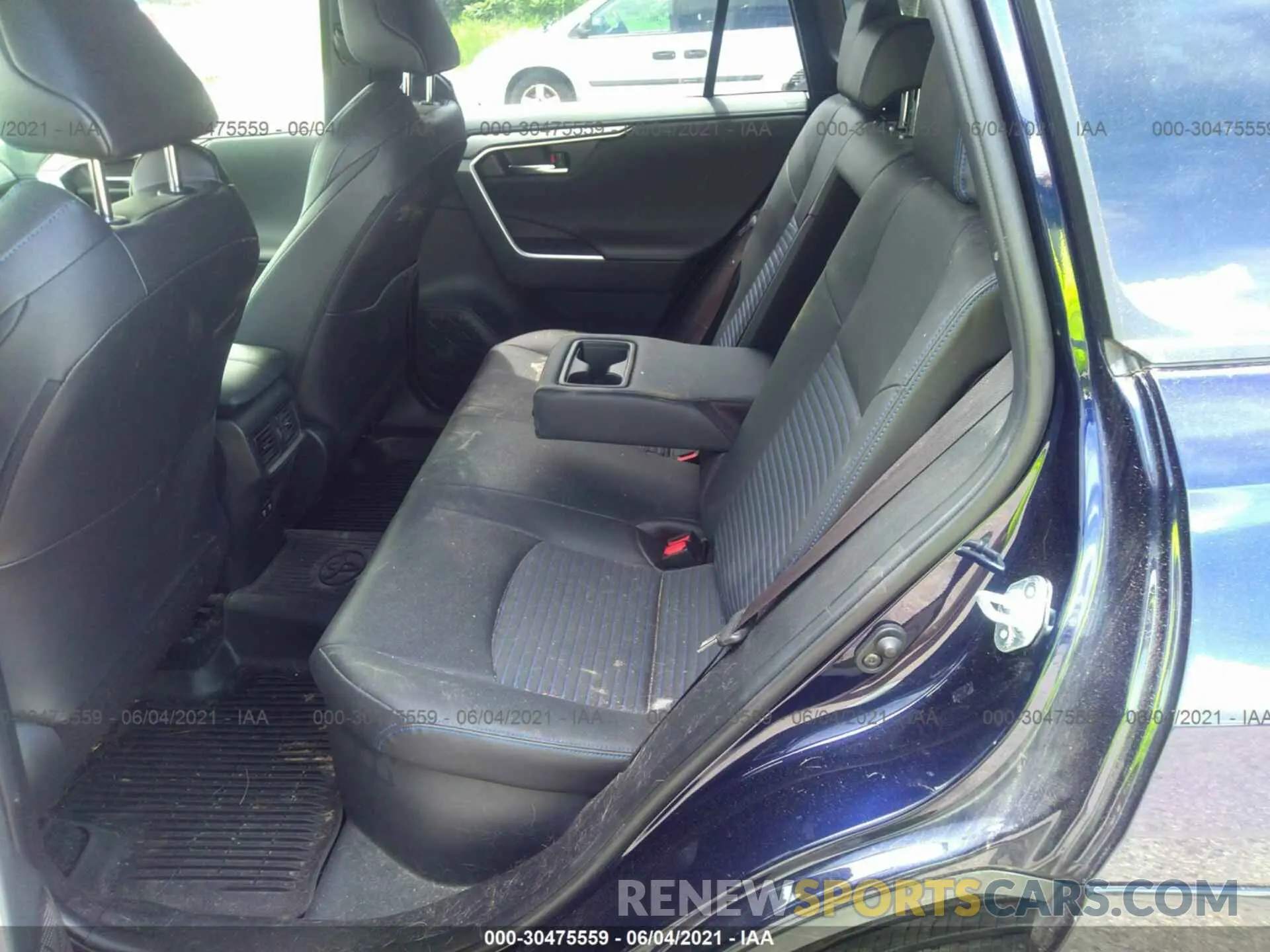 8 Photograph of a damaged car JTMEWRFV5LJ029939 TOYOTA RAV4 2020