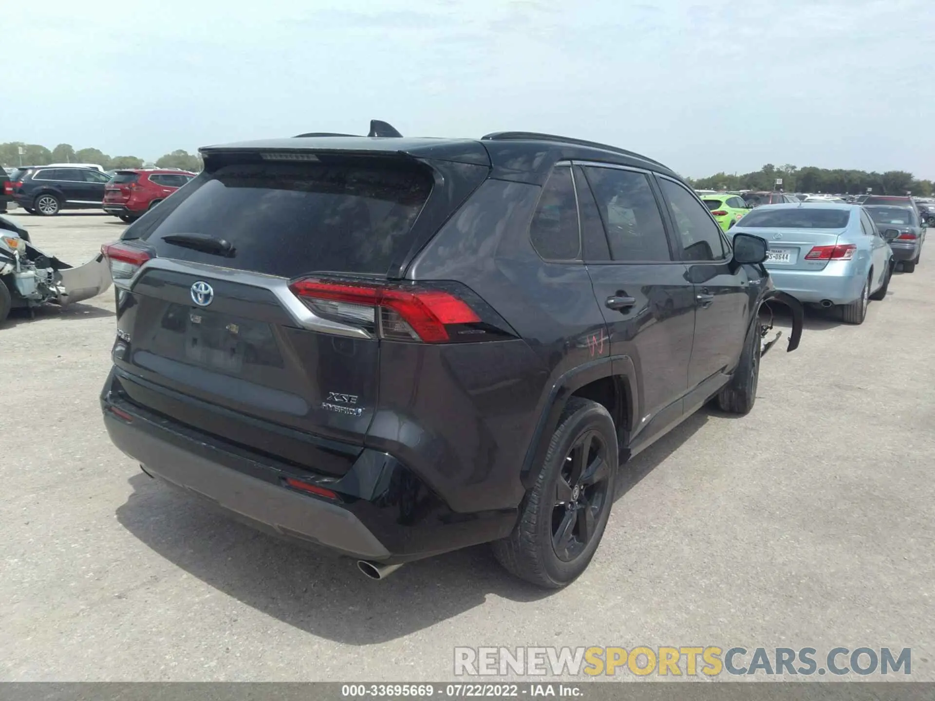 4 Фотография поврежденного автомобиля JTMEWRFV6LJ036625 TOYOTA RAV4 2020