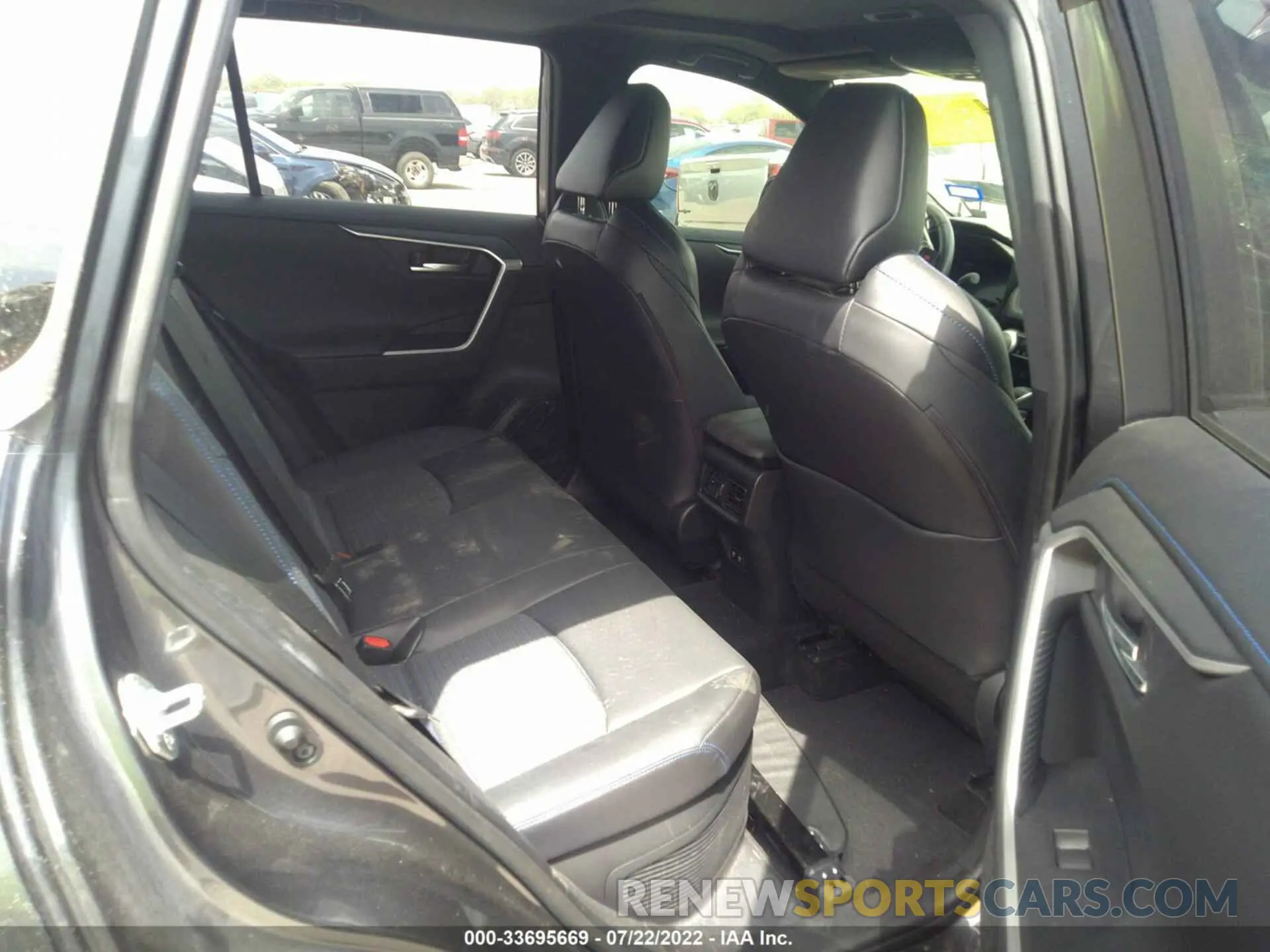 8 Фотография поврежденного автомобиля JTMEWRFV6LJ036625 TOYOTA RAV4 2020