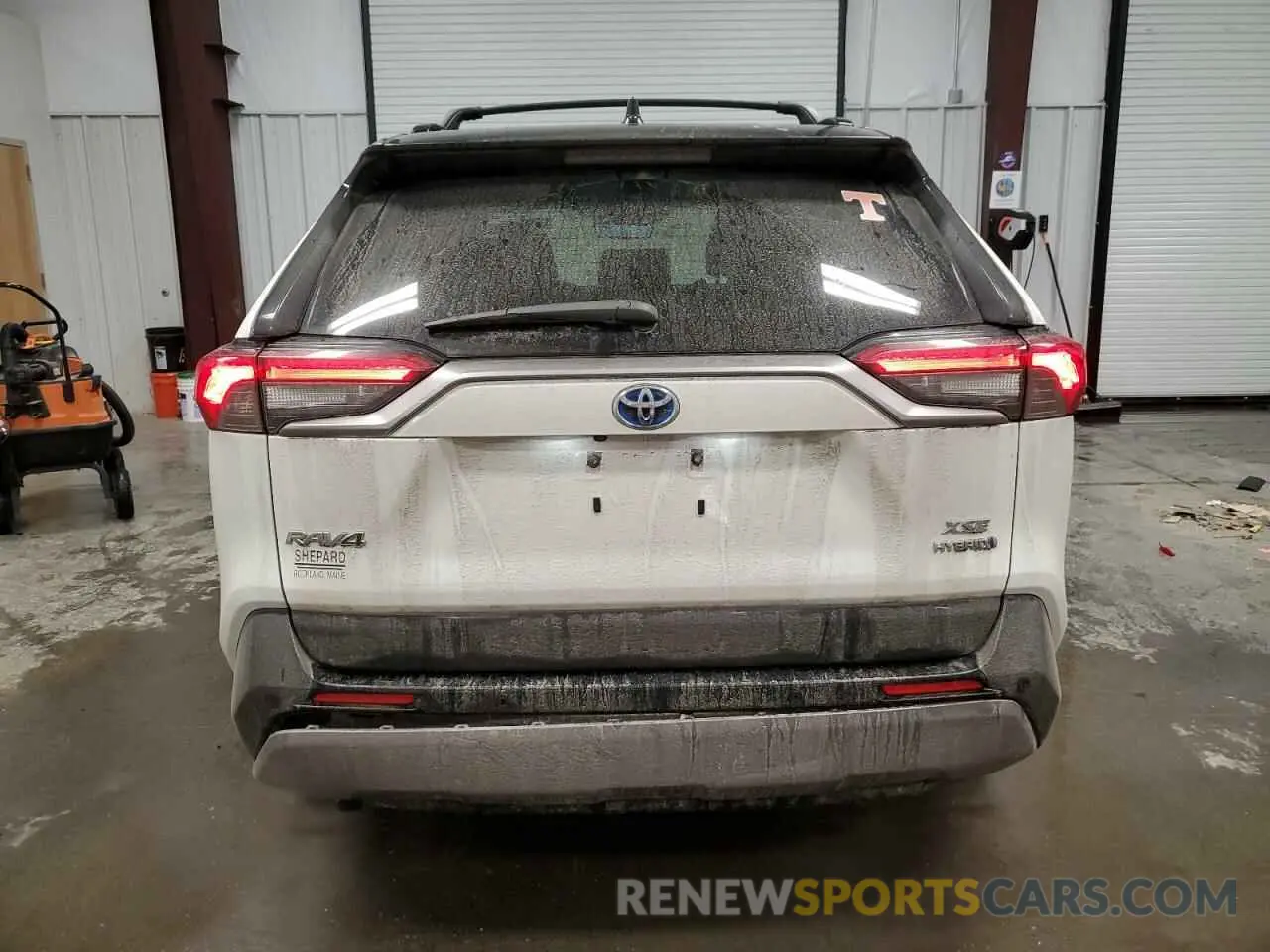 6 Photograph of a damaged car JTMEWRFV7LD527123 TOYOTA RAV4 2020
