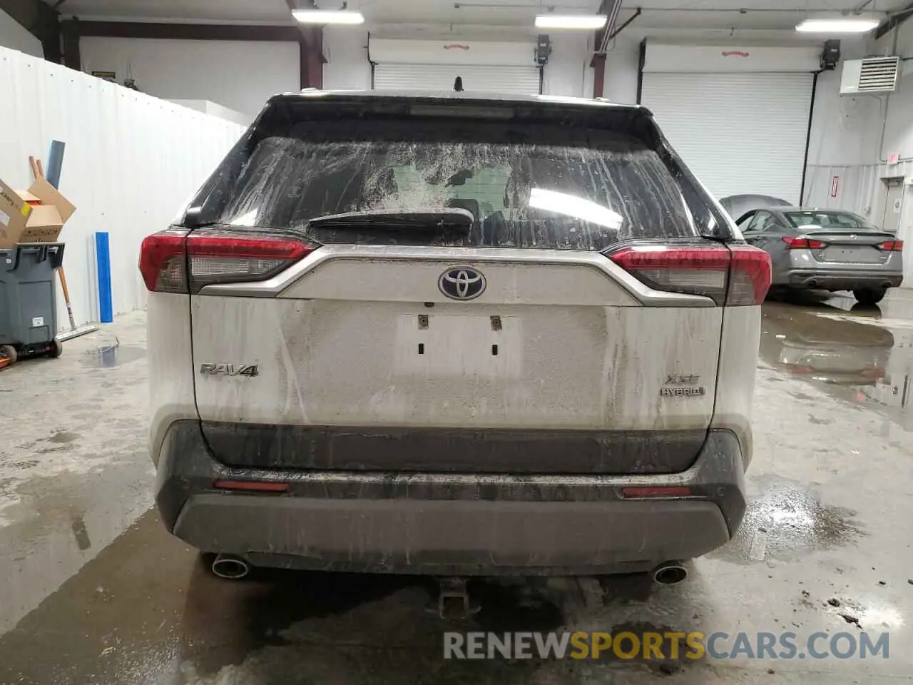 6 Photograph of a damaged car JTMEWRFV7LD548005 TOYOTA RAV4 2020