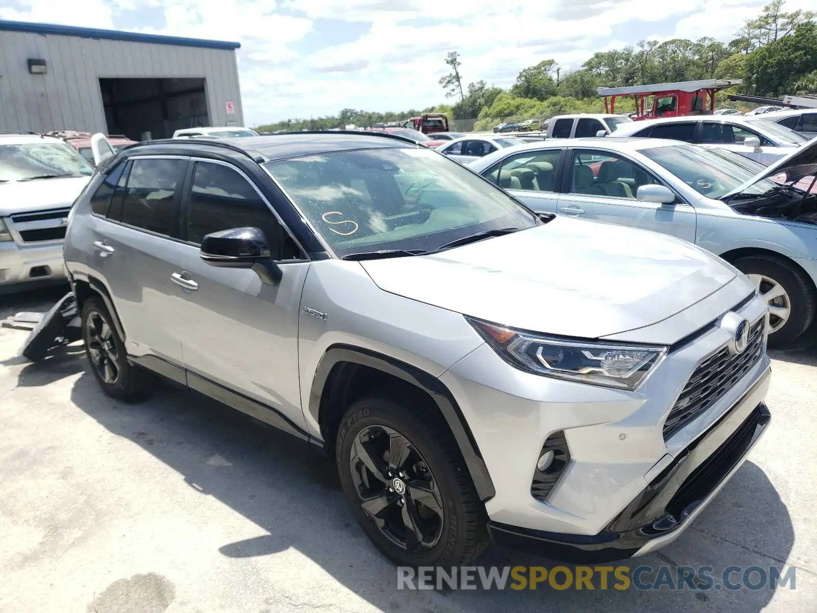 1 Photograph of a damaged car JTMEWRFV7LJ039470 TOYOTA RAV4 2020