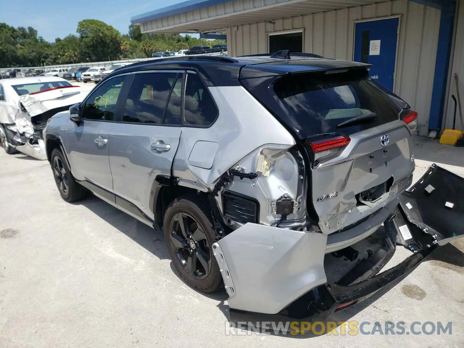 3 Photograph of a damaged car JTMEWRFV7LJ039470 TOYOTA RAV4 2020