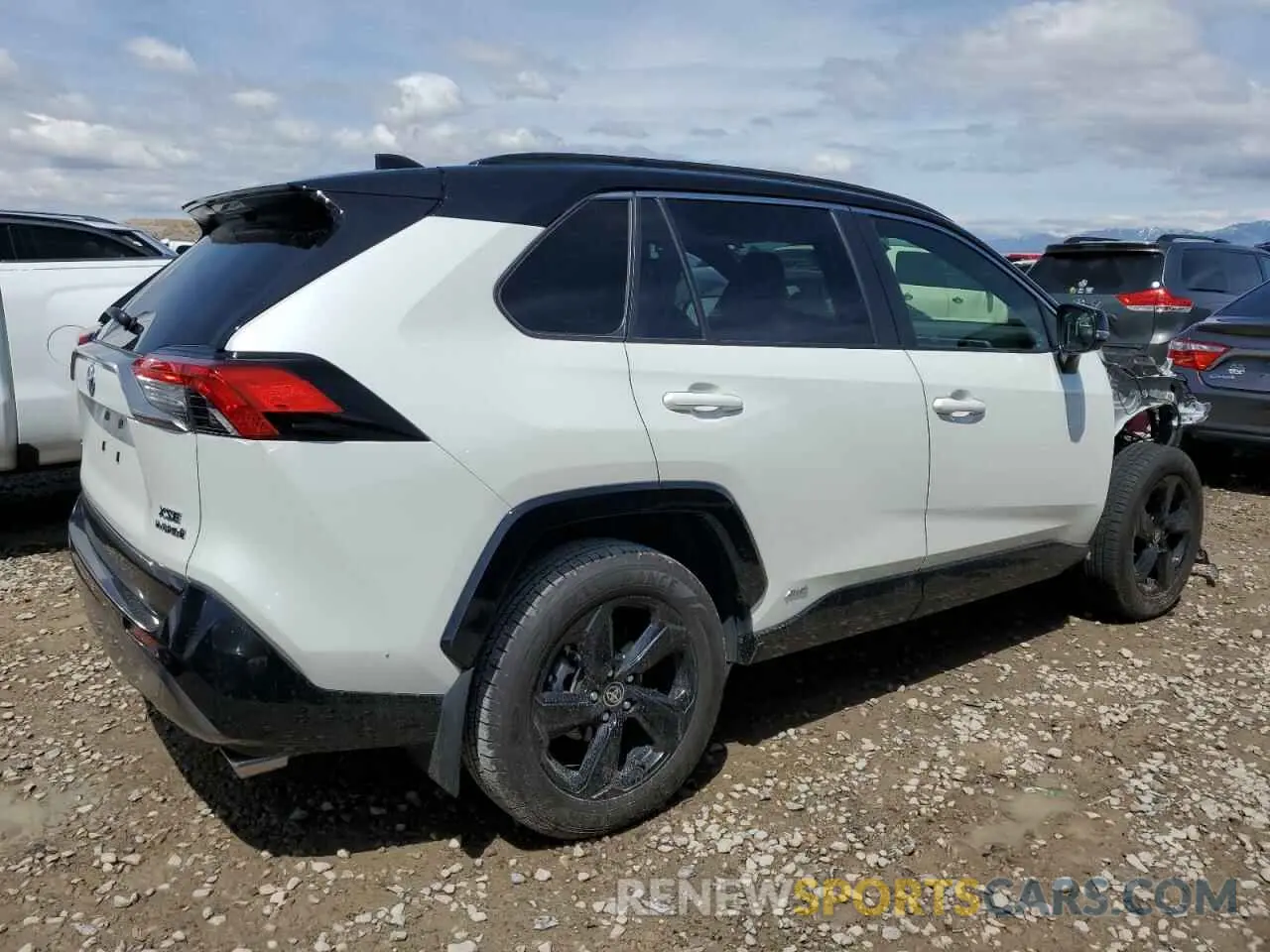 3 Photograph of a damaged car JTMEWRFV8LJ035525 TOYOTA RAV4 2020