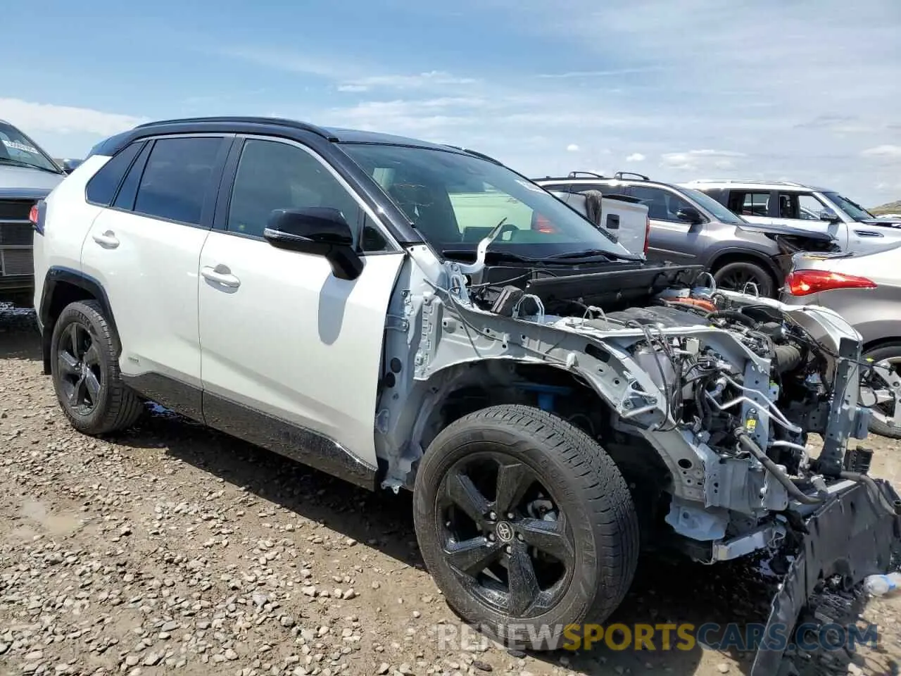 4 Photograph of a damaged car JTMEWRFV8LJ035525 TOYOTA RAV4 2020