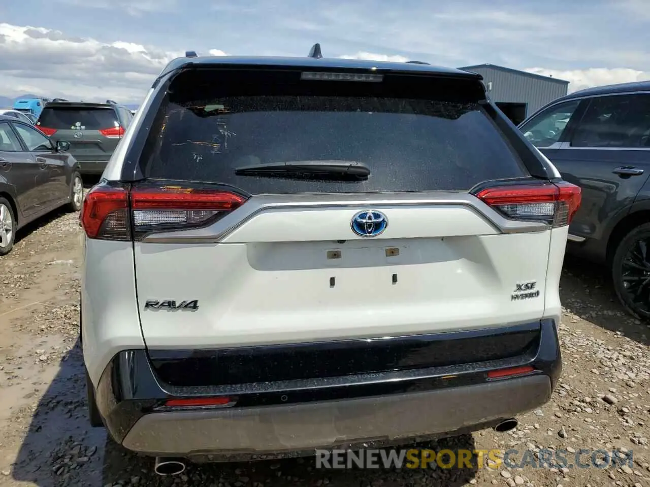 6 Photograph of a damaged car JTMEWRFV8LJ035525 TOYOTA RAV4 2020