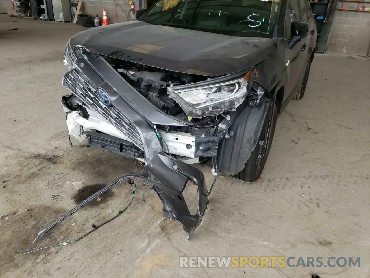 9 Фотография поврежденного автомобиля JTMEWRFV8LJ046010 TOYOTA RAV4 2020